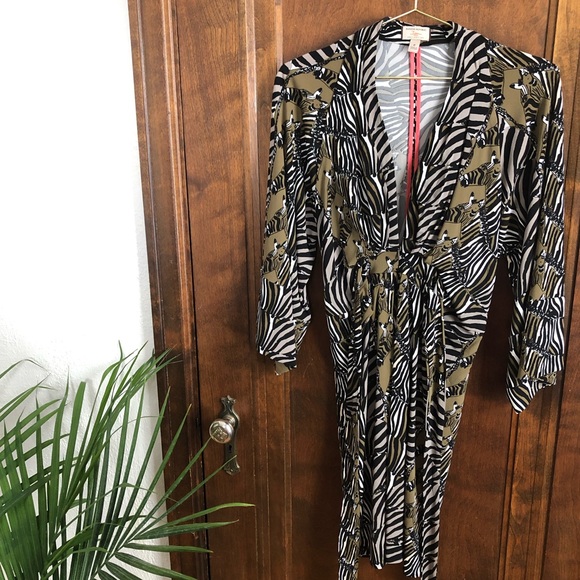 BUNDLE SALE 💵4 FOR $20! Issa London Zebra Kimono Dress - Picture 3 of 6
